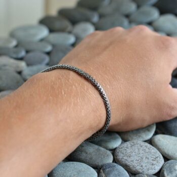SNAKE S ON WRIST 900x900