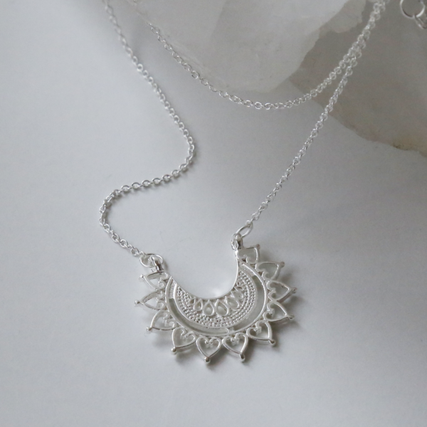 Sterlingsilvermarrakechaffairnecklaceonwhitebackground