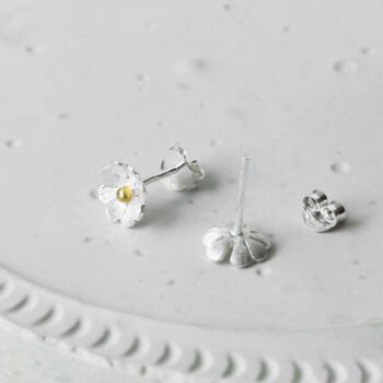 MS1216 STERLING SILVER AND GOLD PLATED DAINTY DAISY STUDS 1110X1110