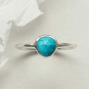 horizontal positioned silver ring with round turquoise stone