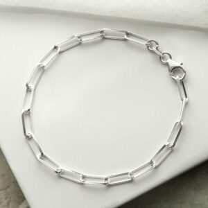 silver plain paperclip bracelet laid in circle