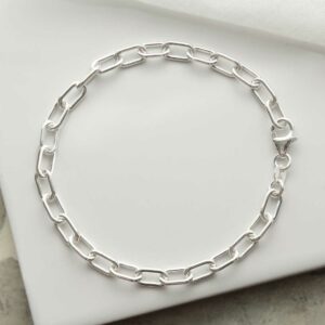 silver chunky paperclip bracelet laid in circle