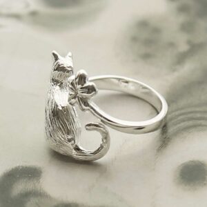 silver detailed cat and flower adjustable ring side view