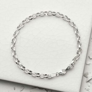 silver plain circle link bracelet laid in circle