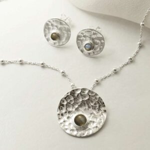 single labradorite gems in centre of hammered necklace and earrings