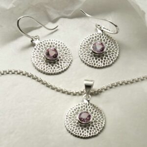 single amethyst gems in centre of chrysanthemum necklace and earrings