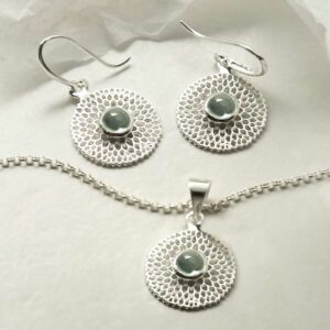 single blue topaz gems in centre of chrysanthemum necklace and earrings