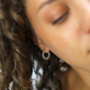 silver solid curb chain hoop stud earrings on model