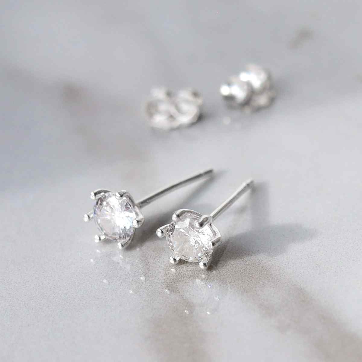 silver plain cubic zirconia gemstone studs in shade