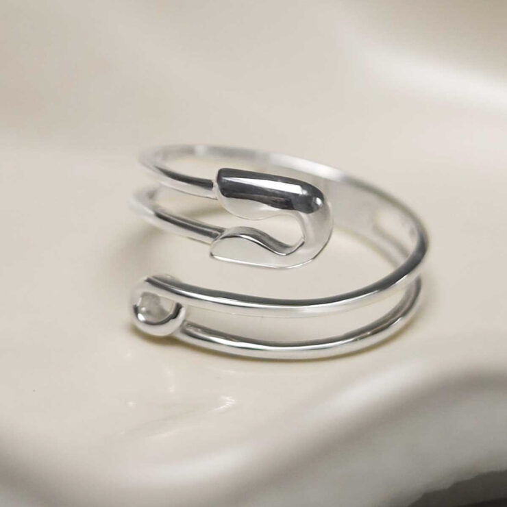 STERLING SILVER ADJUSTABLE SAFETY PIN RING in jewellery dish