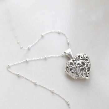 MR1111 Sterling Silver Fleur De Lis Locket 1