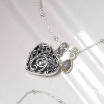 MR1112 Sterling Silver Forget Me Not Locket 2