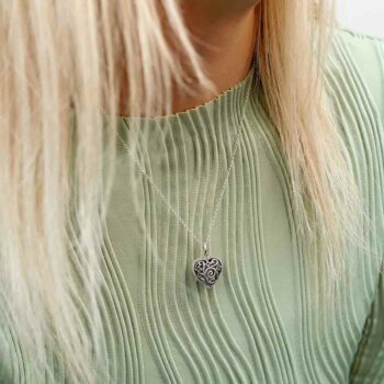 MR1112 Sterling Silver Forget Me Not Locket model