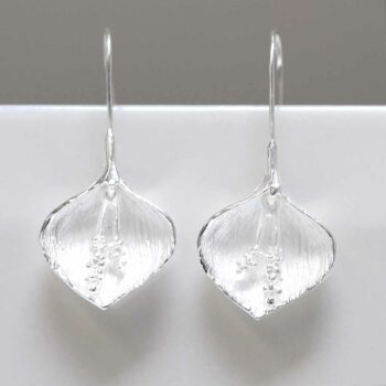 MZB78 Sterling Silver Peace Lily Drop Earrings 2