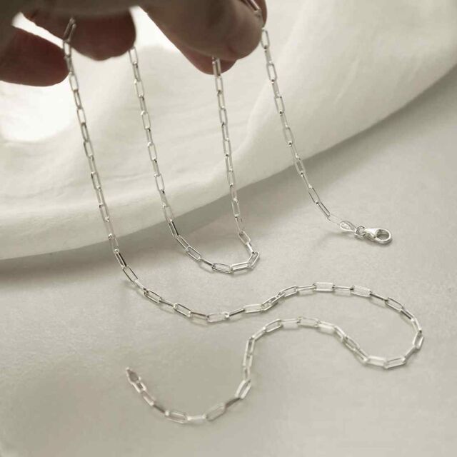 Summer’s nearly here – and you know what that means! Time to bring out our favourite paperclip chains and shine in the sun 🌞✨

#marthajackson #PaperclipChain  #925sterlingsilver #smallbusiness #SummerStyle